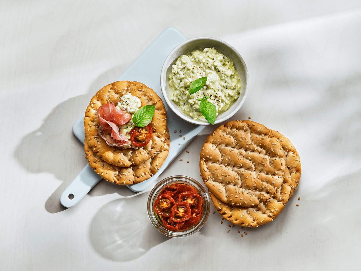 Hüttenkäse-Pesto mit Schinken