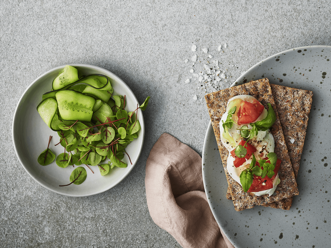Veggie-Knäcke mit Frischkäse