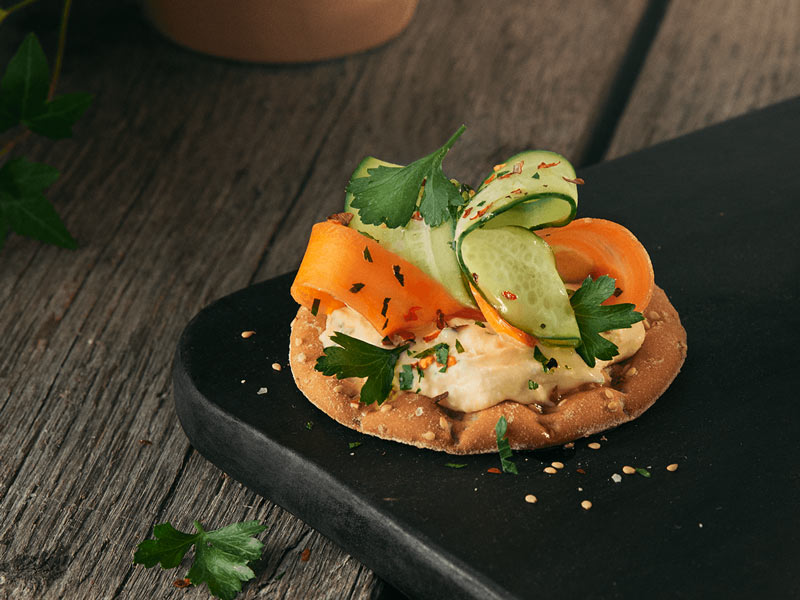 Hummus & grönsaksknäcke