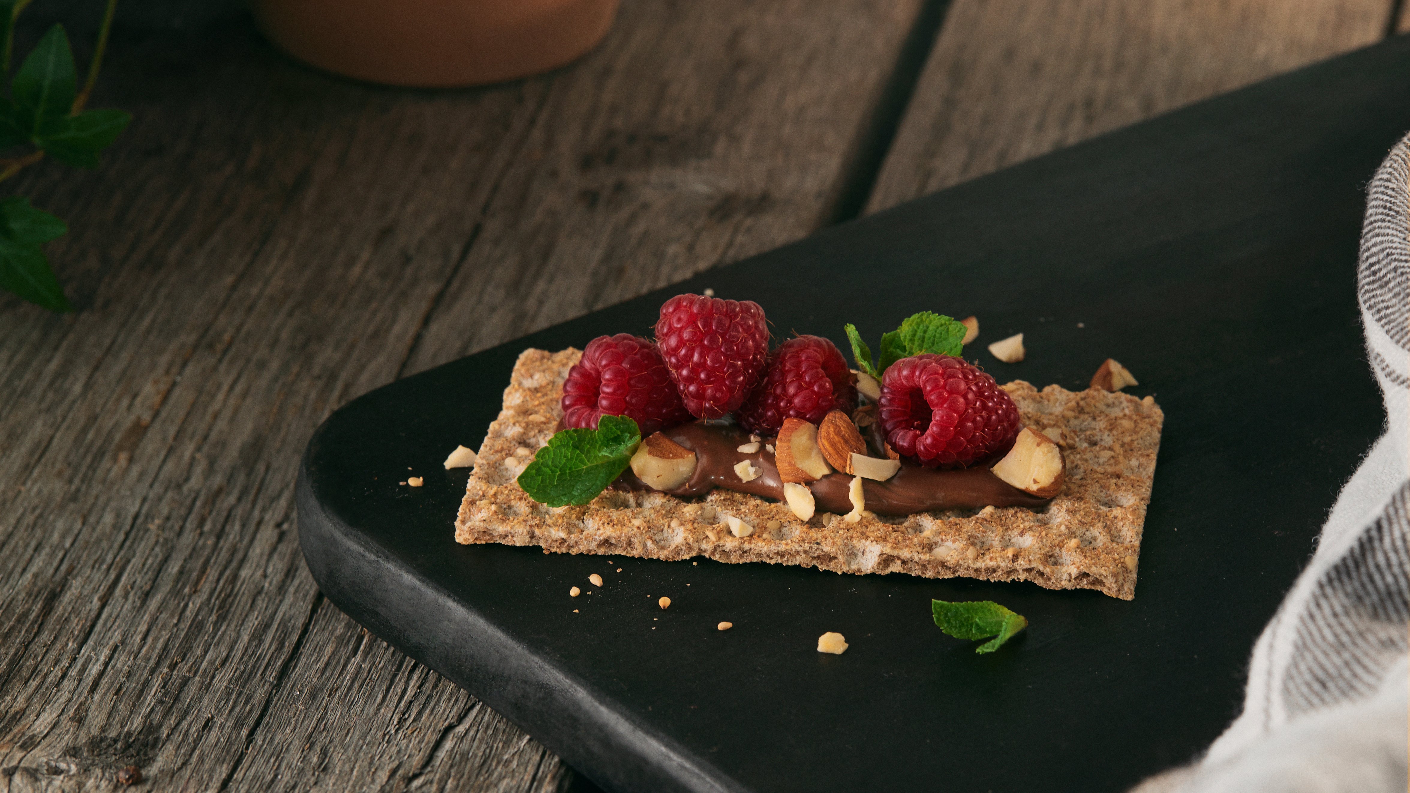 Wasa Delikatess με πραλινα φουντουκιου & raspberries