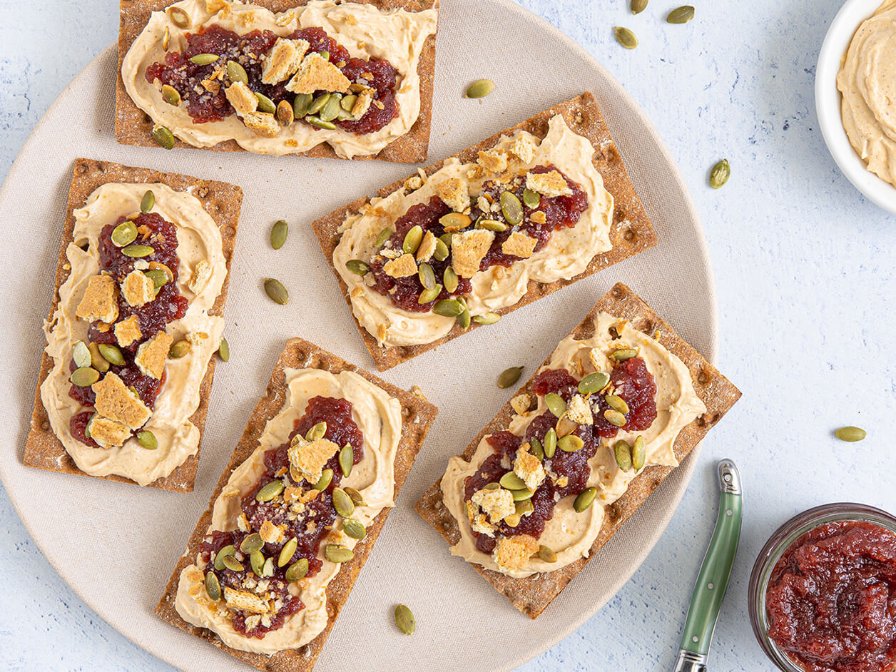 Crispbreads with Pumpkin Spice Cream Cheese and Cranberry Jam