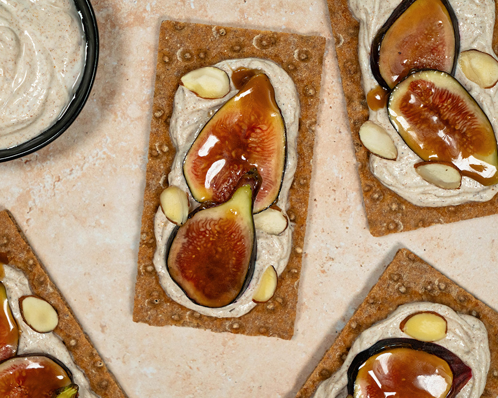 Chai Brown Sugar Dip with Figs on Sourdough Crackers