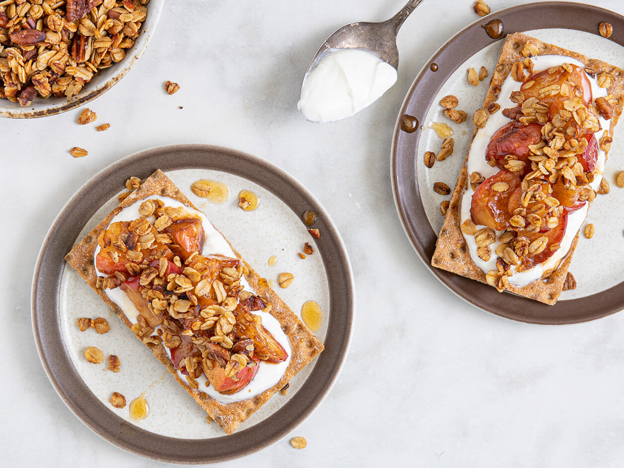 Maple-Cinnamon Apple Crispbreads with Oat-Pecan Crumble