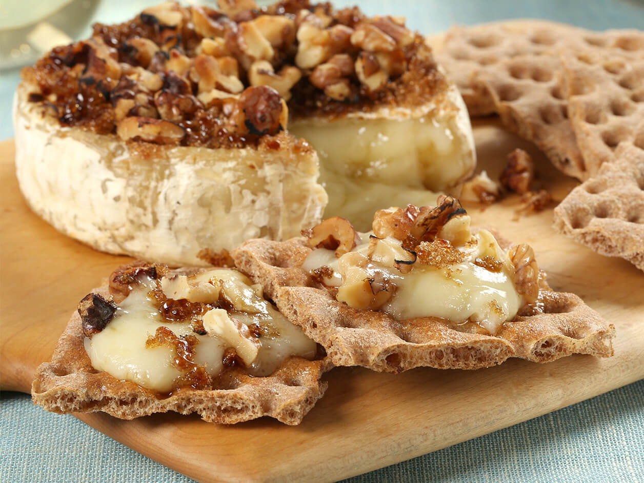 Sourdough Crackers with Baked Brie